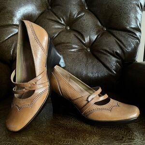 NEW Clark’s Adina Tan Leather Oxford Wedge Heel Pumps USW6B